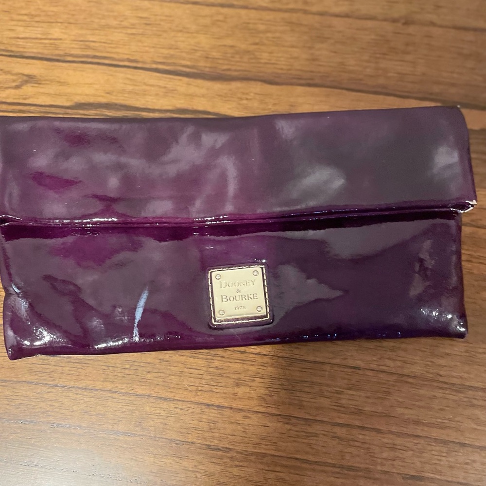 Dooney and Bourke clutch